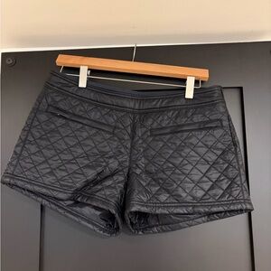 Athleta Black Quilted High Waist Shorts w Side Zipper - 6